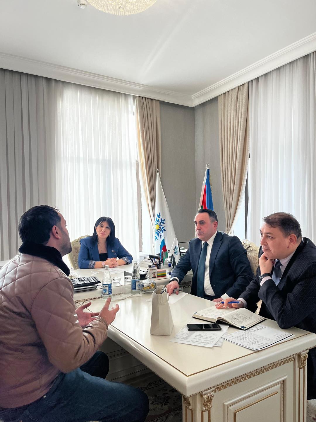 Deputat Elnarə Akimova vətəndaşlarla növbəti qəbulu keçirdi (FOTO)